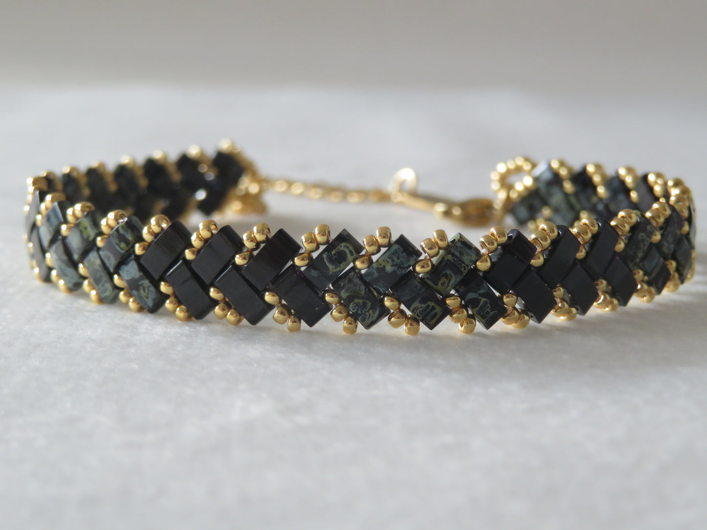 Bracelet 1 rang noir tacheté et brillant