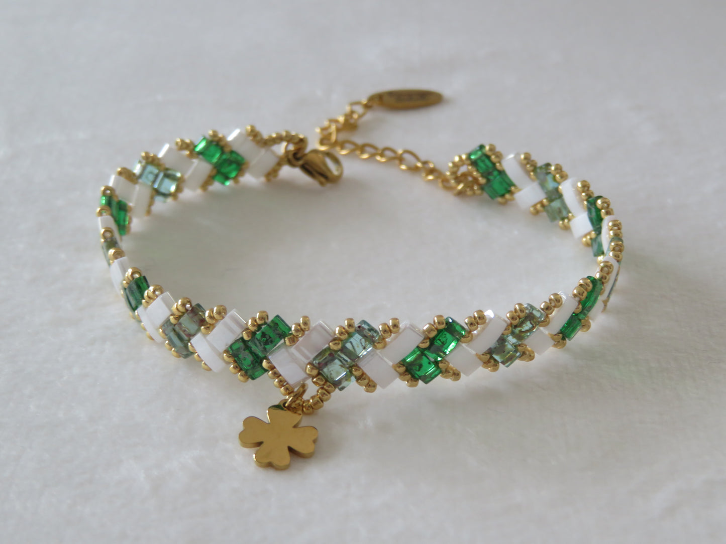 Bracelet 1 rang rayé charm trèfle
