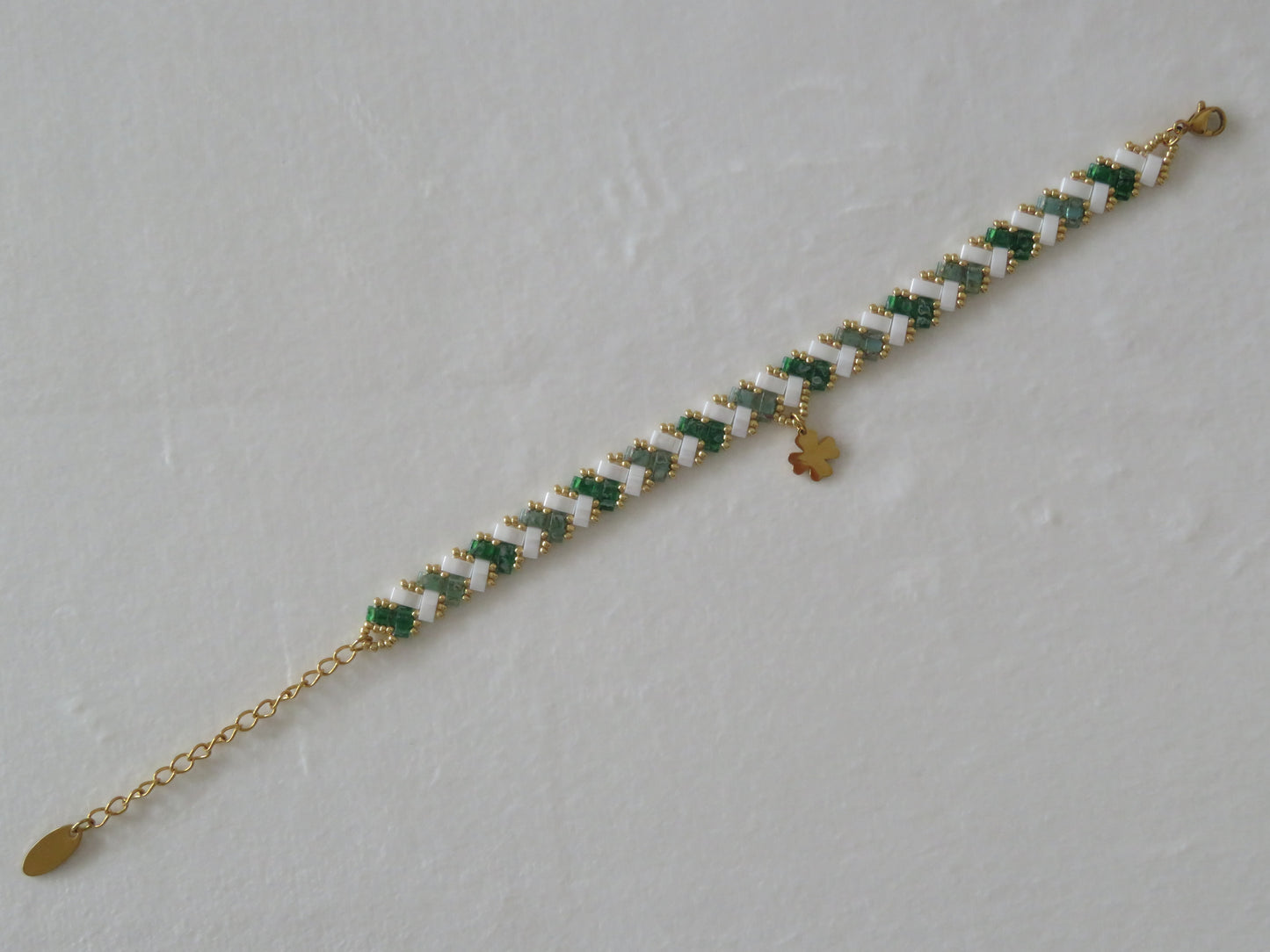 Bracelet 1 rang rayé charm trèfle