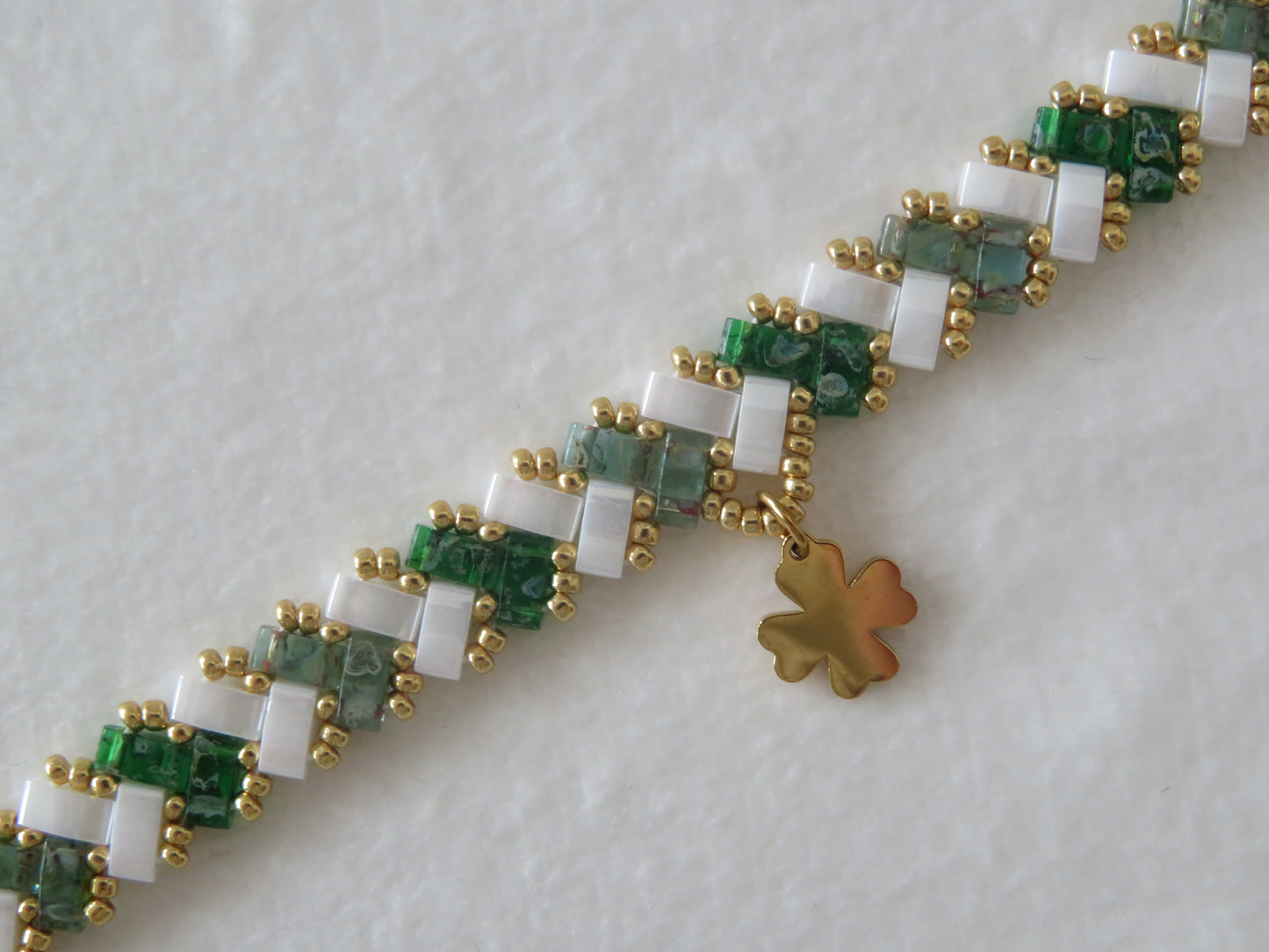 Bracelet 1 rang rayé charm trèfle