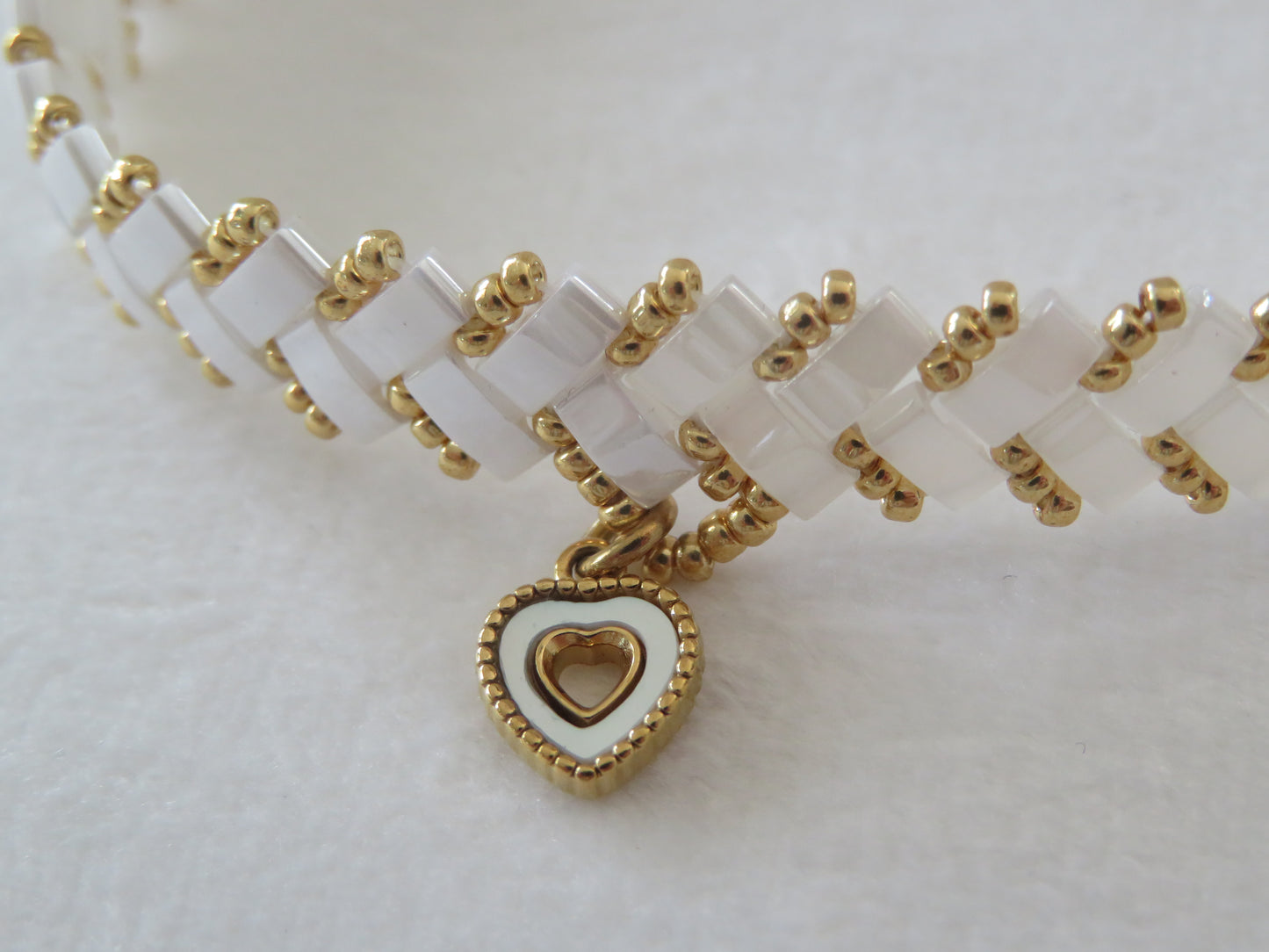 Bracelet 1 rang rayé charm coeur nacre