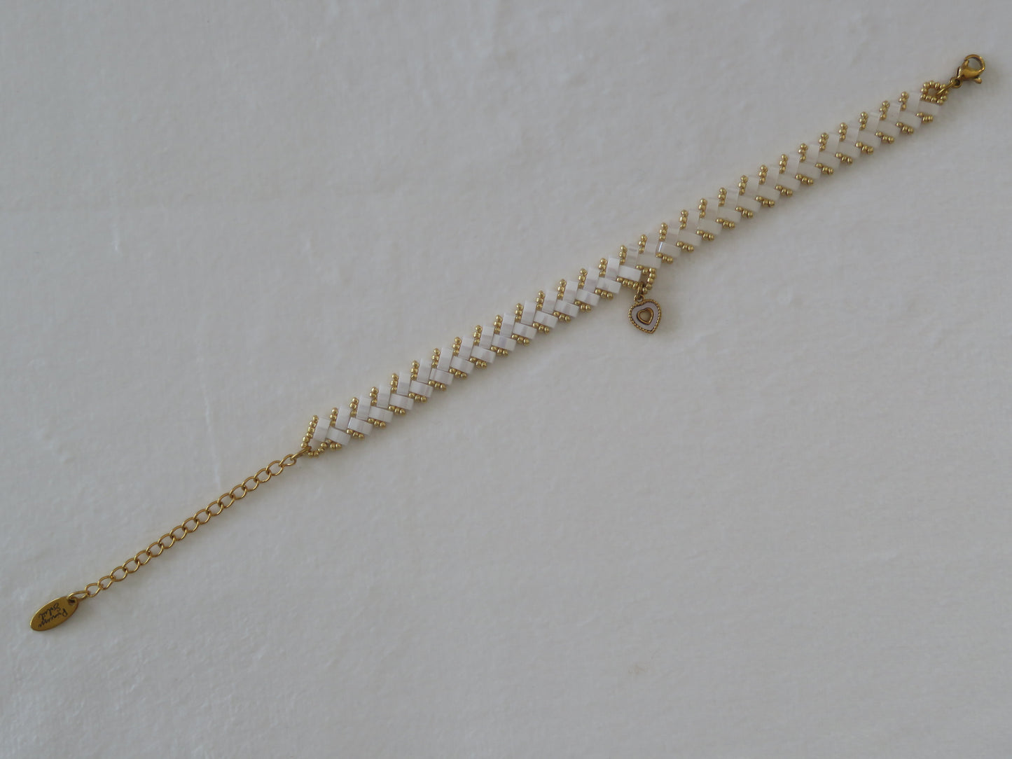 Bracelet 1 rang rayé charm coeur nacre