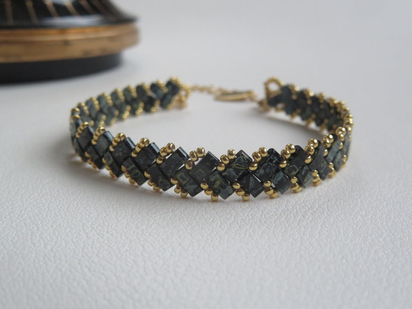 Bracelet 1 rang uni noir tacheté