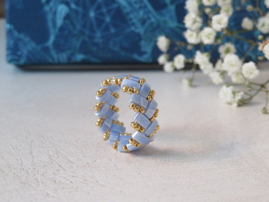 Bague fine bleue pale