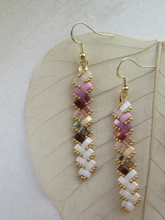 Short earrings with gradient